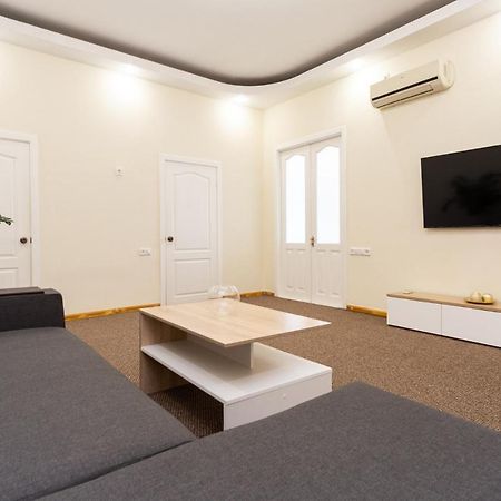 Apartment Center Of Odessa Ngoại thất bức ảnh